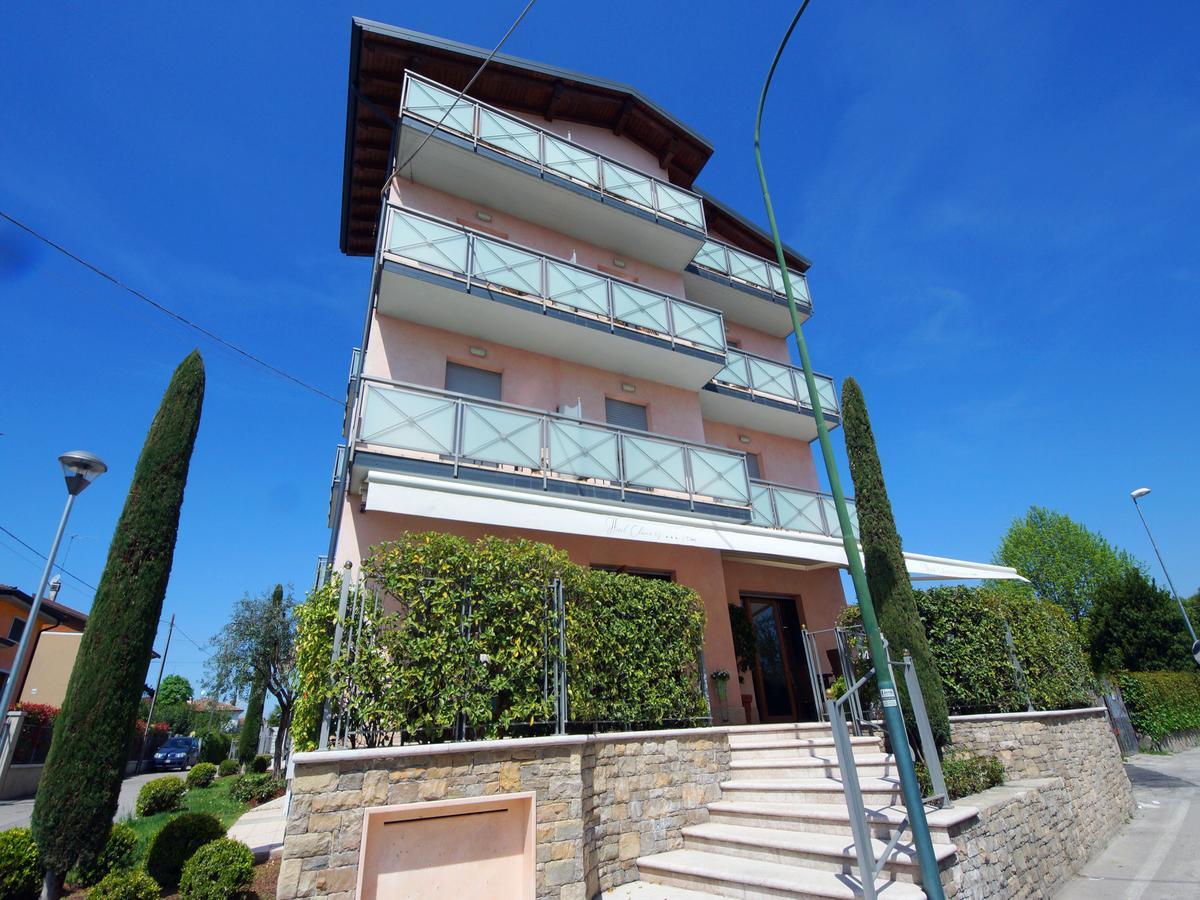 Clarin 14 By Dori Peschiera del Garda