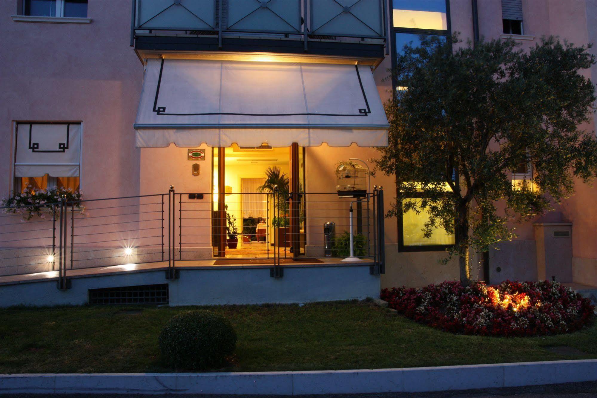 Clarin 14 By Dori 3* Peschiera del Garda